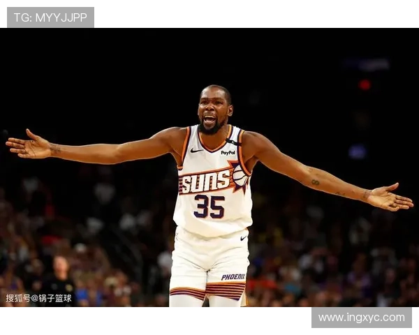 杜兰特犯规情绪低落走向替补席 雷霆球迷挥手告别场面令人唏嘘